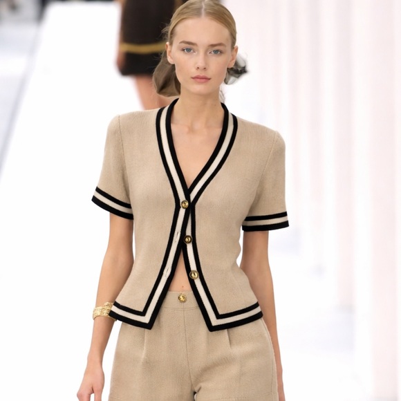 St. John Sweaters - St. John Beige Short Sleeve Sweater luxury